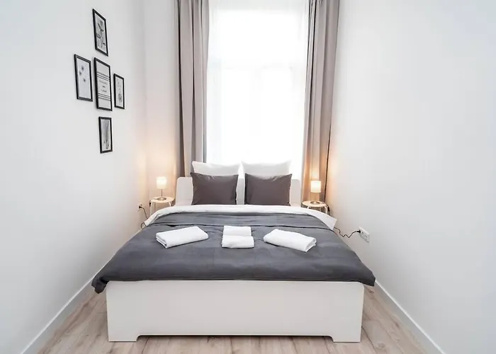 Extra Central Brand New And Large Ac Apartment