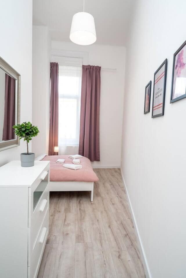Extra Brand New And Large Ac Apartment