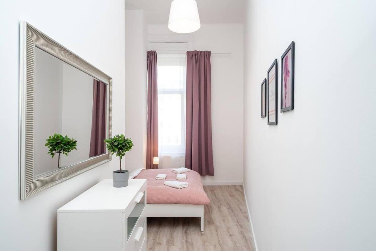 Extra Brand New And Large Ac Apartment Budapest