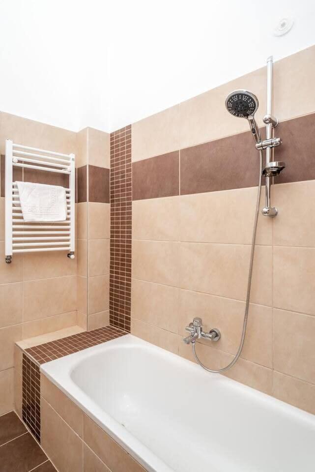 Extra Brand New And Large Ac * Budapest