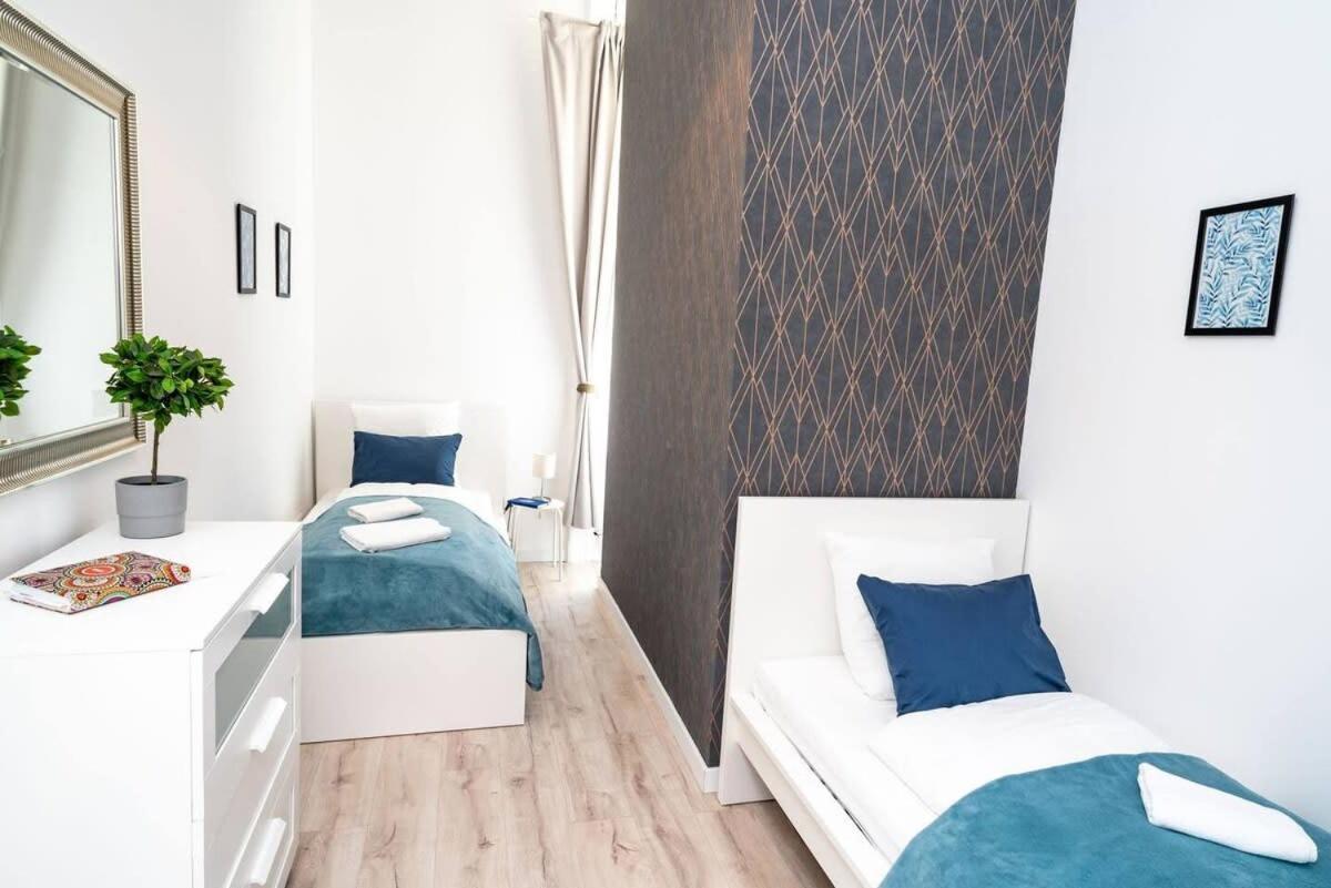 Extra Brand New And Large Ac * Budapest