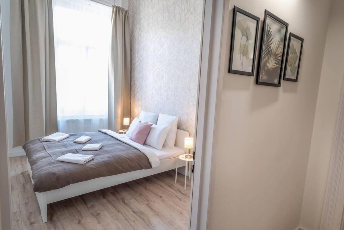 Extra Brand New And Large Ac Apartment *