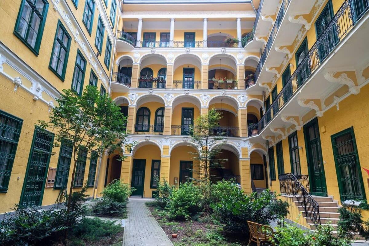 Extra Brand New And Large Ac Apartment *