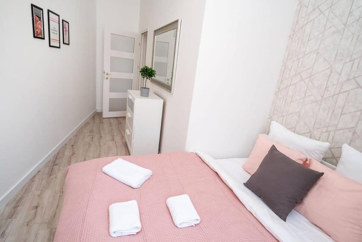 Extra Brand New And Large Ac * Budapest