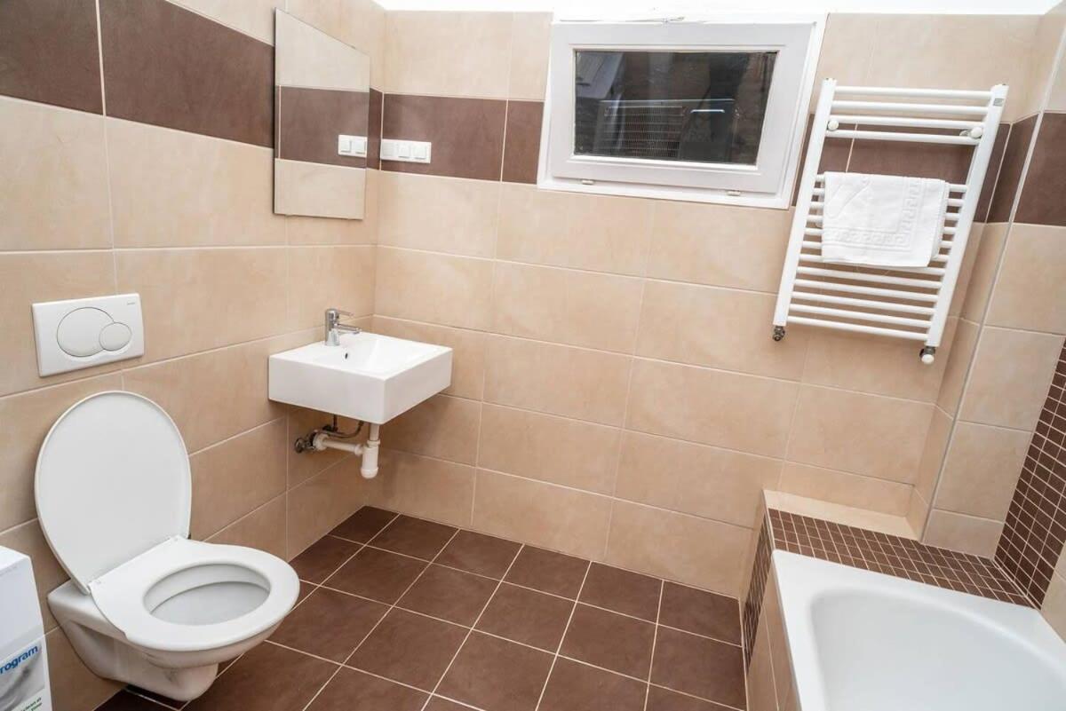 Apartmán Extra Brand New And Large Ac *
