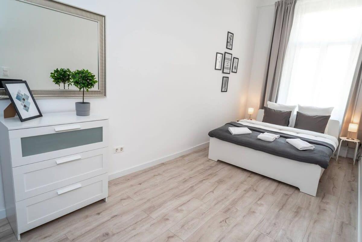 Extra Brand New And Large Ac Apartmán
