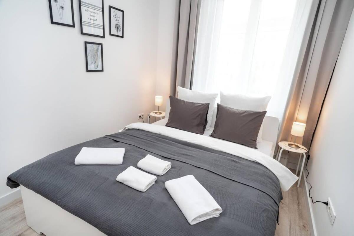 Extra Brand New And Large Ac Apartment