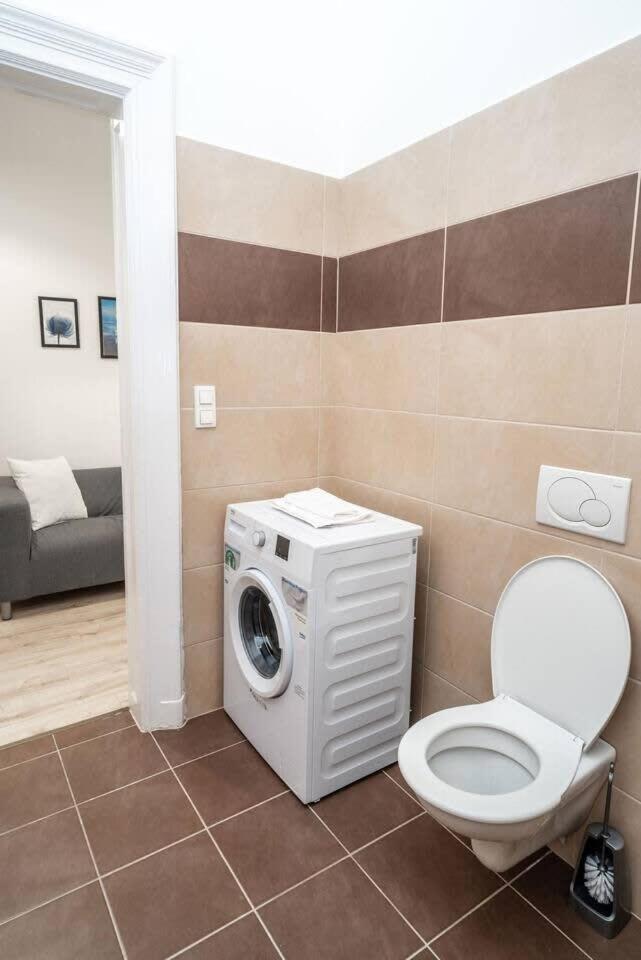 Extra Brand New And Large Ac Apartment Budapest