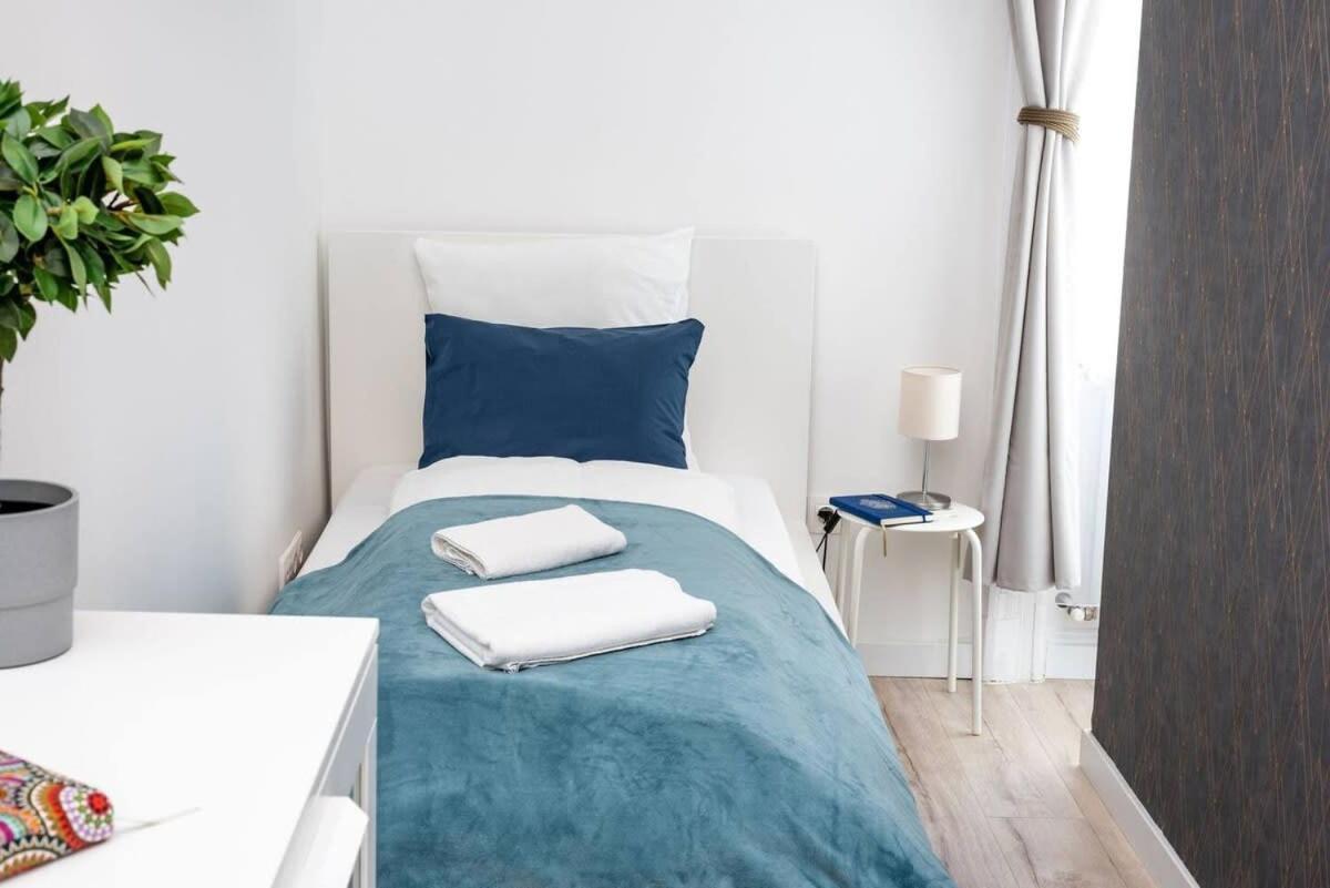 Extra Brand New And Large Ac Apartment