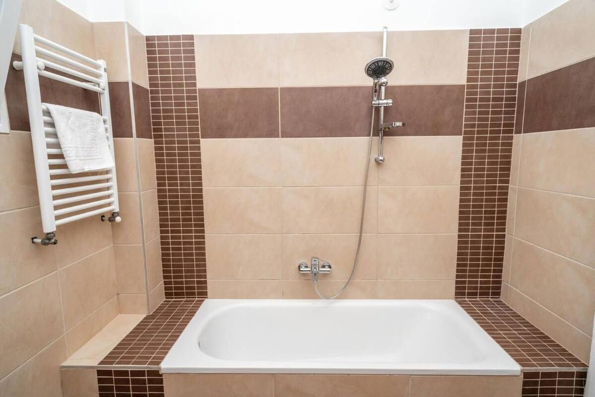 Extra Brand New And Large Ac Apartmán *