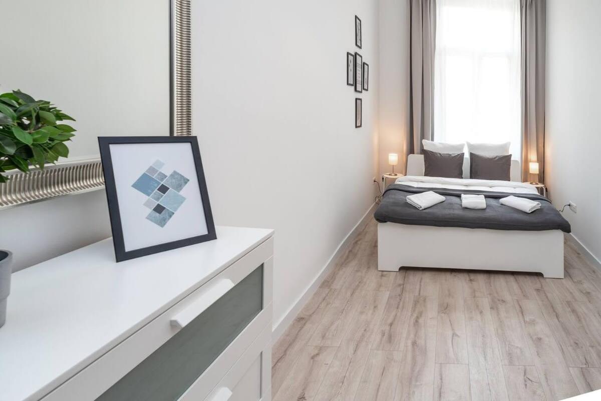 Extra Brand New And Large Ac Apartment Budapest
